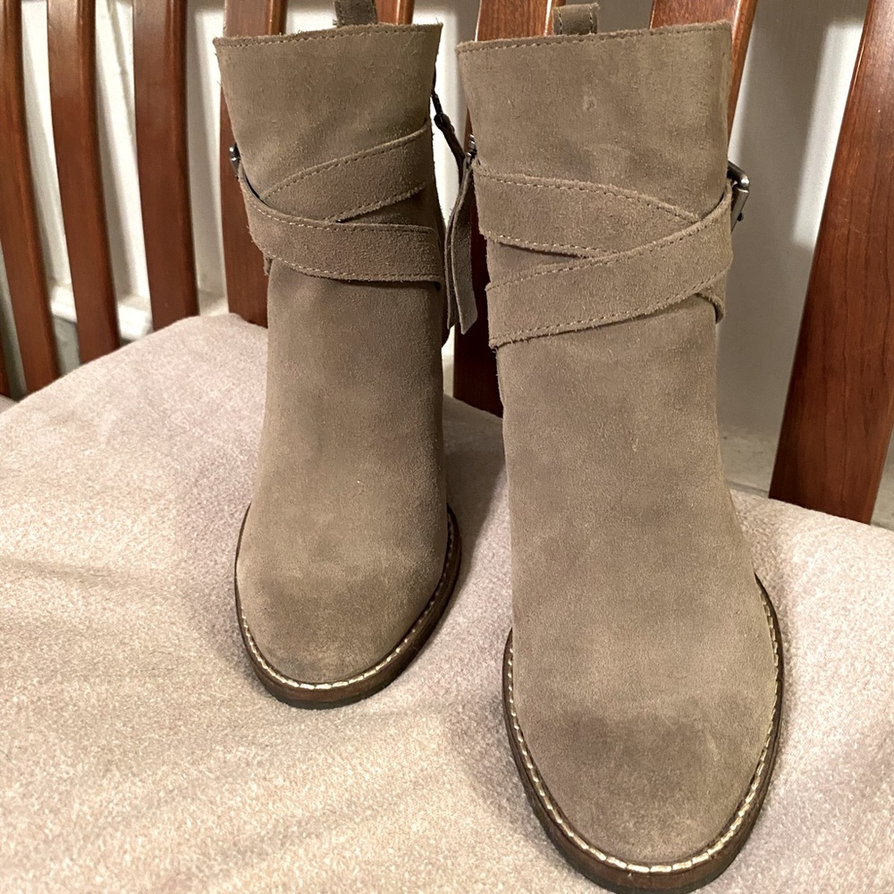 Sam Edelman size 7.5 gray suede ankle boots